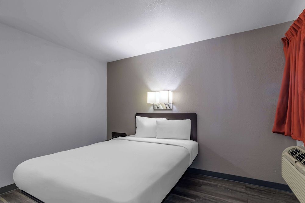 Standard Room, 1 Queen Bed, Accessible, Non Smoking