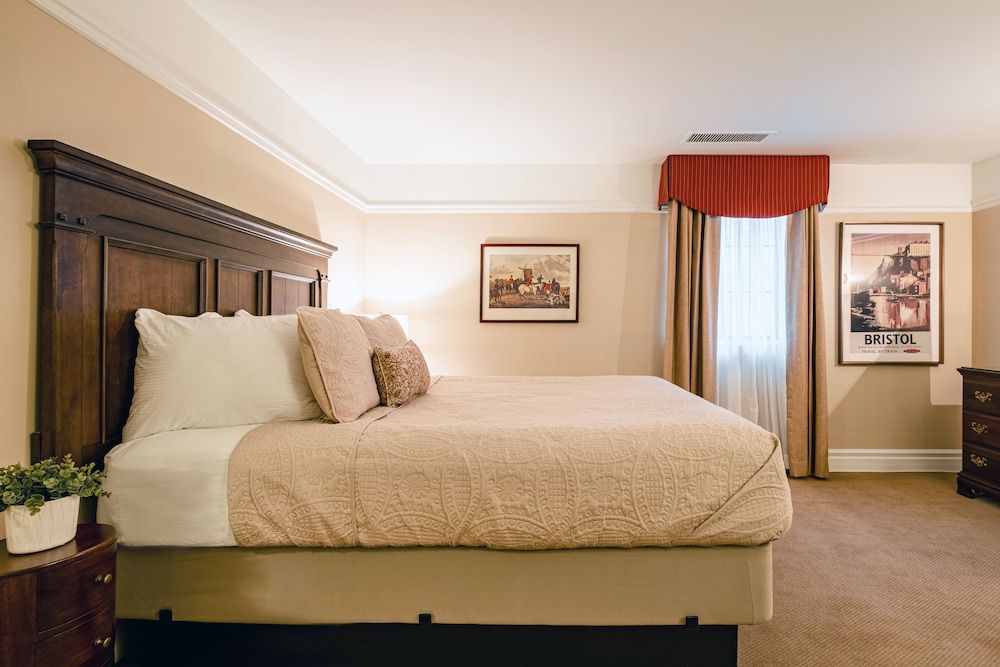 undefined Red Coach Inn 10