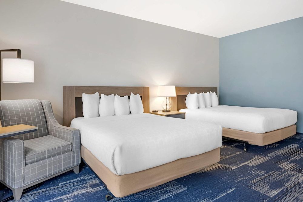 Edgewater Inn and Suites, an Ascend Collection Hotel Standard Room, 2 Queen Beds, Non Smoking (Water View) 4