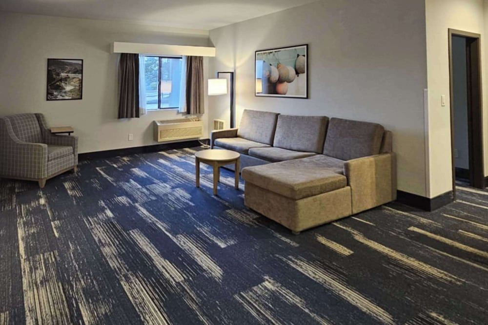 Edgewater Inn and Suites, an Ascend Collection Hotel Suite, 1 King Bed, Non Smoking (Efficiency) 8