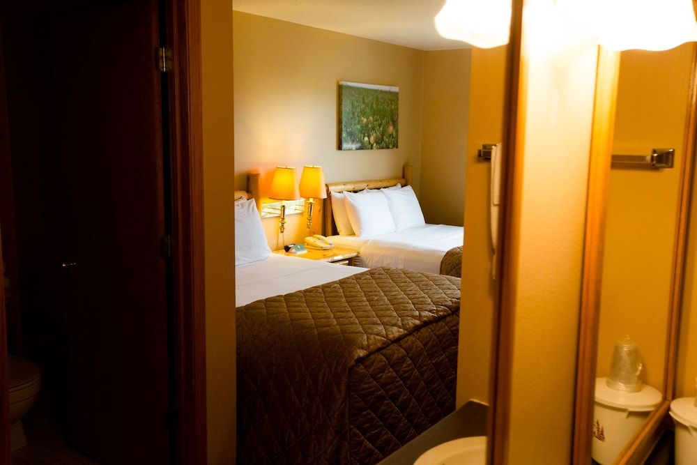 Cranberry Country Lodge Room (Mallard Suite Stairs access only)