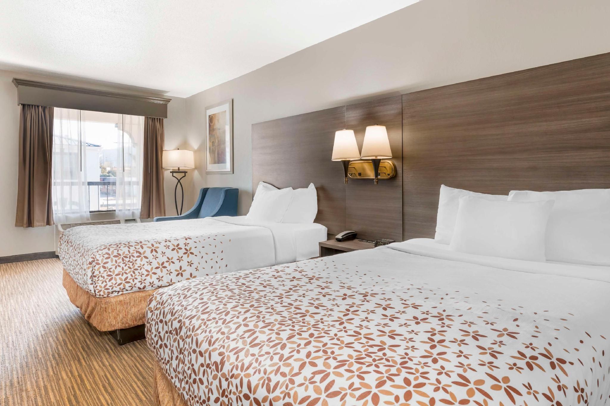 2 Double Beds, Smoking Room