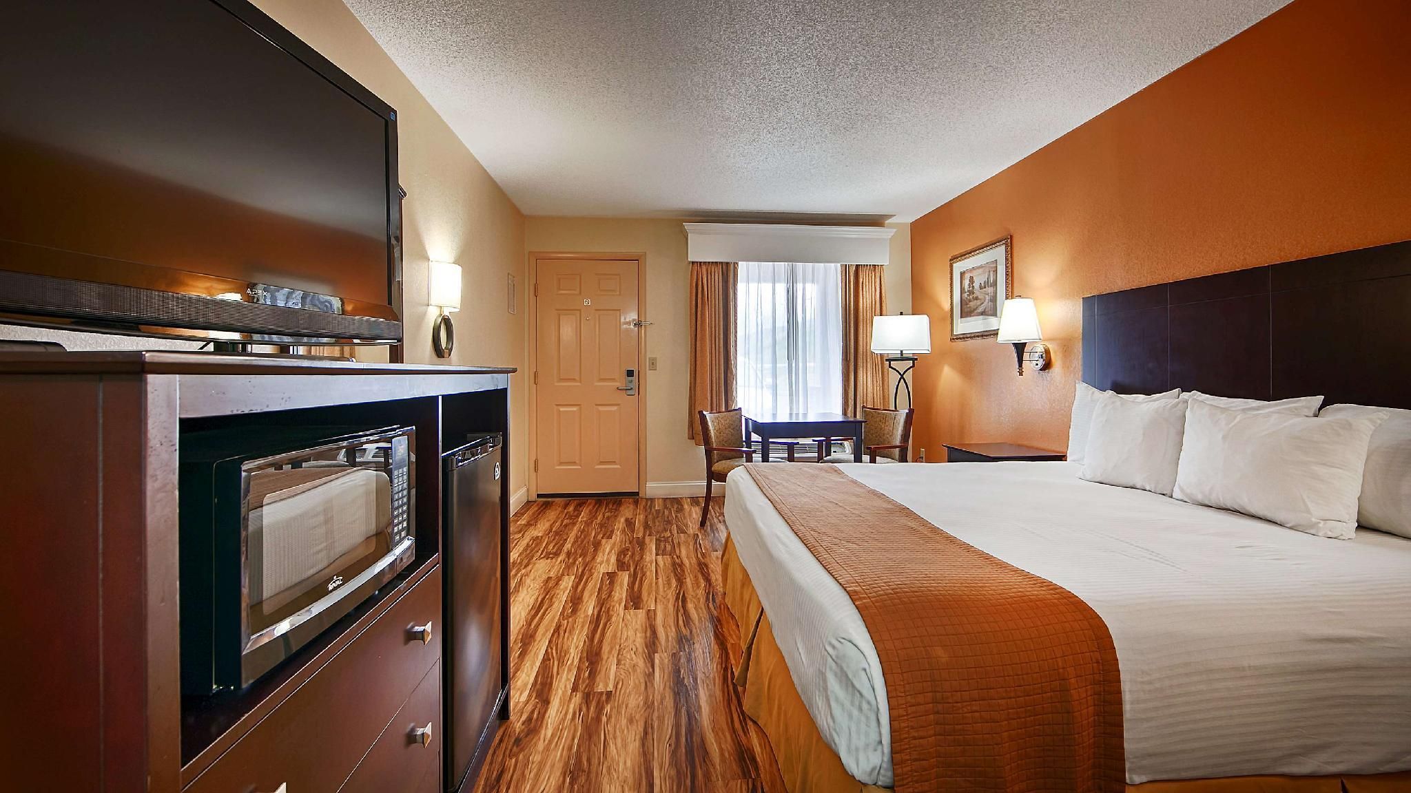 Accessibility - 1 King Bed, Bathtub, Nonsmoking