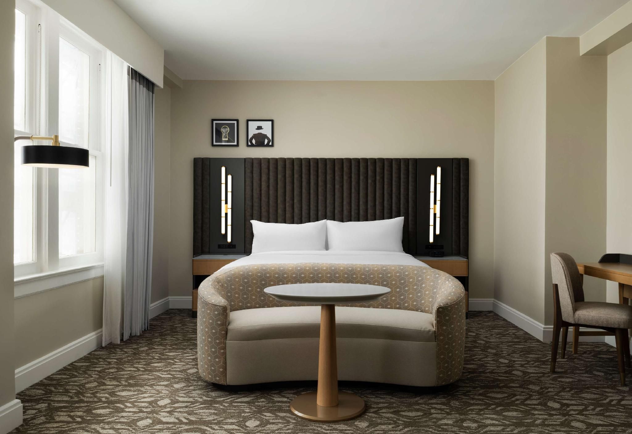1 KING MOBILITY/HEARING ACCESSIBLE W/BATHTUB