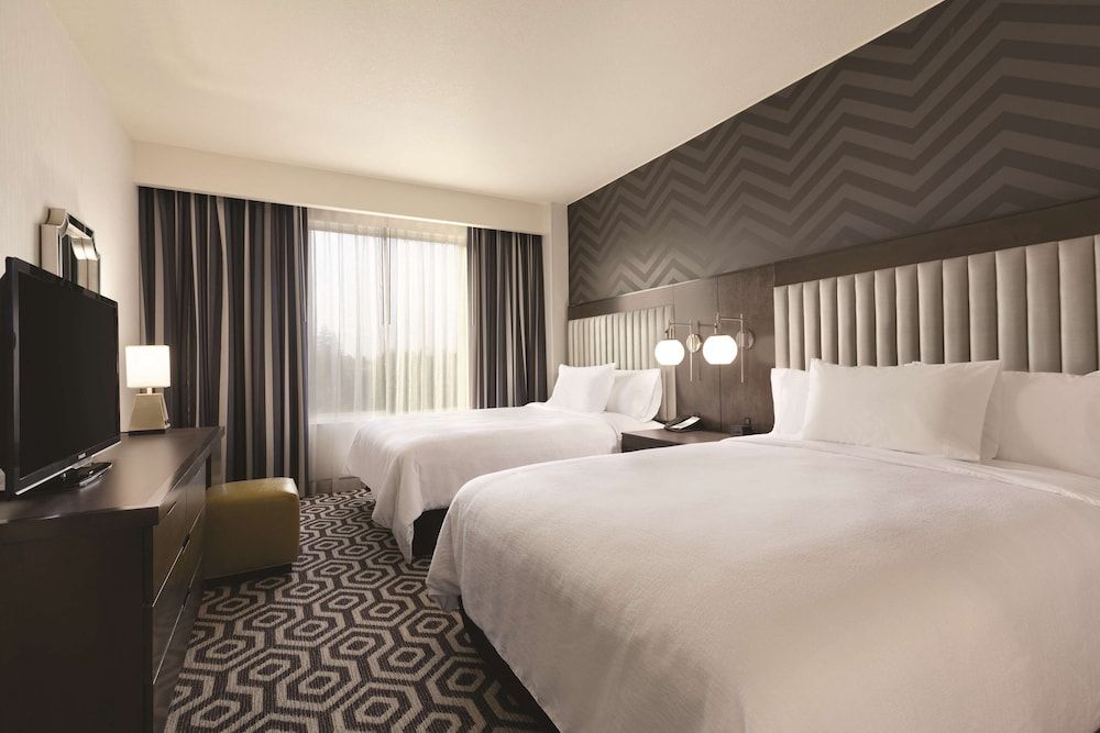 Room, 2 Queen Beds, Accessible, Bathtub