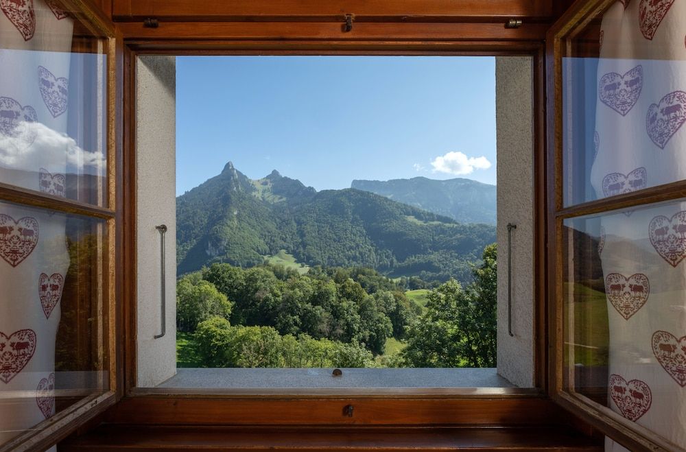 Hôtel de Gruyères Superior Double or Twin Room, Balcony, Mountain View 2