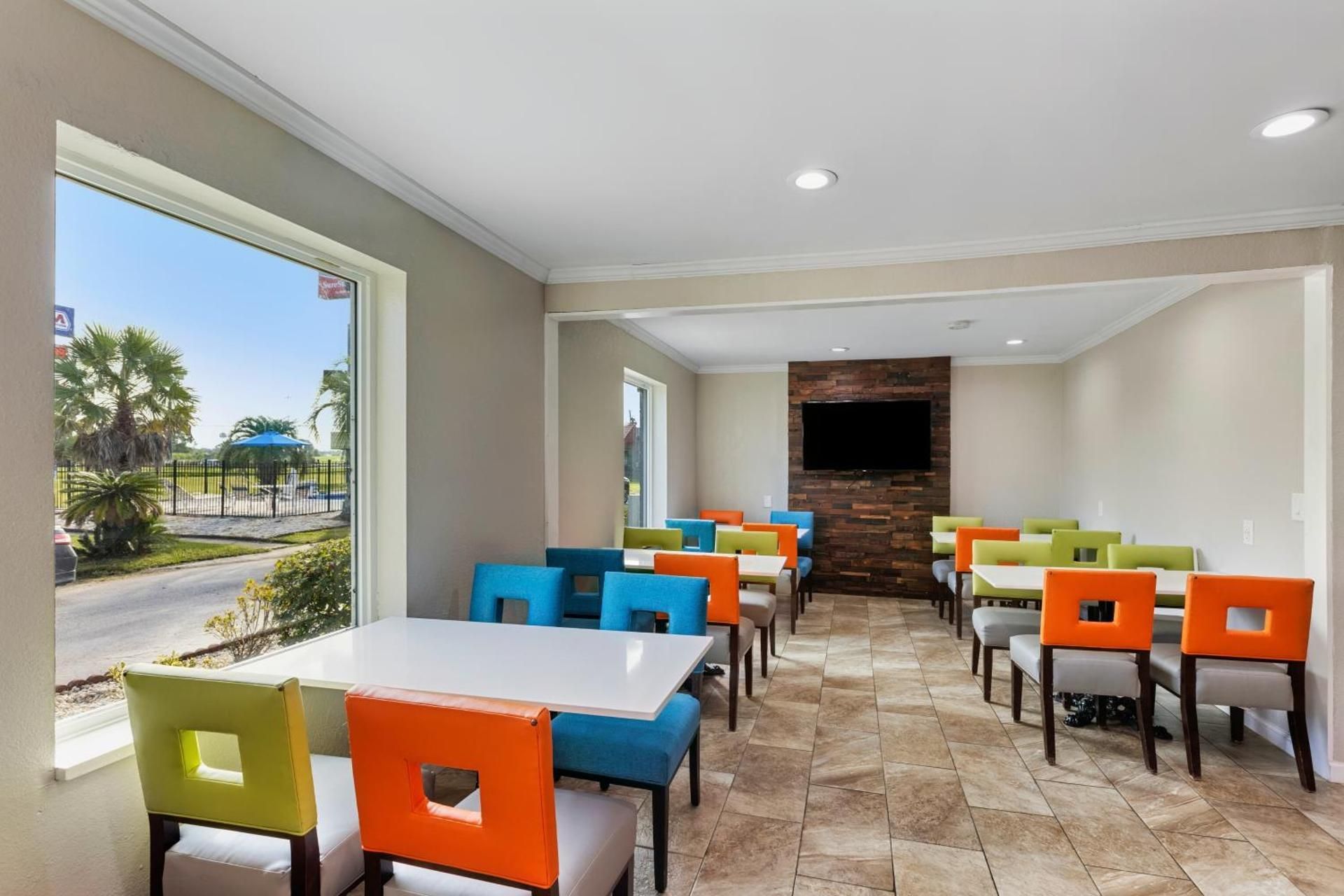 undefined Days Inn by Wyndham Savannah Gateway I-95 5
