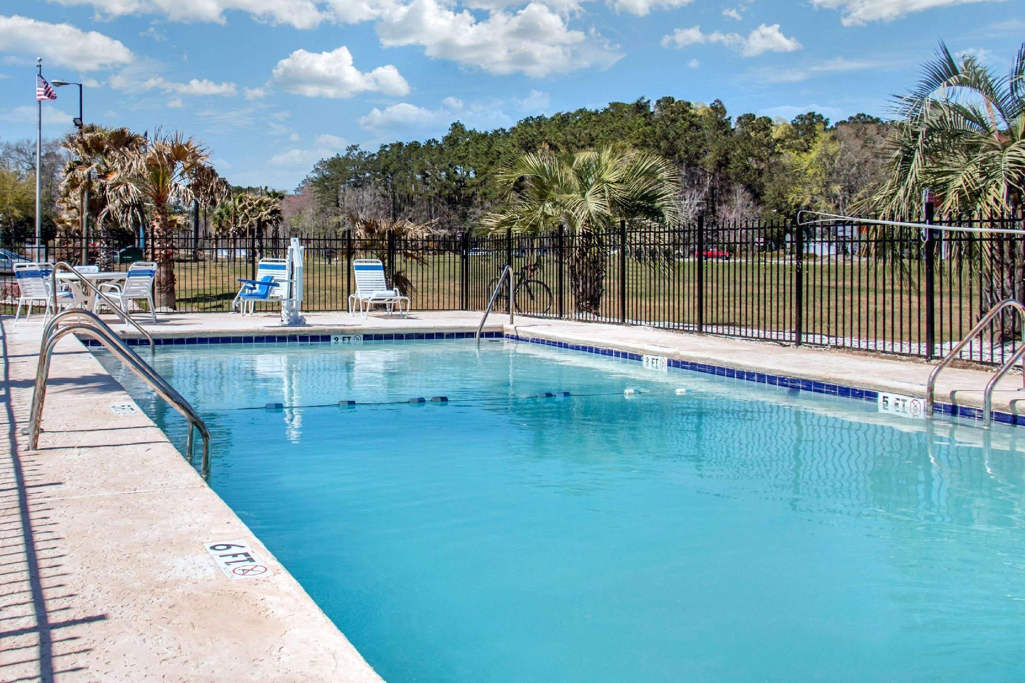 undefined Days Inn by Wyndham Savannah Gateway I-95 7