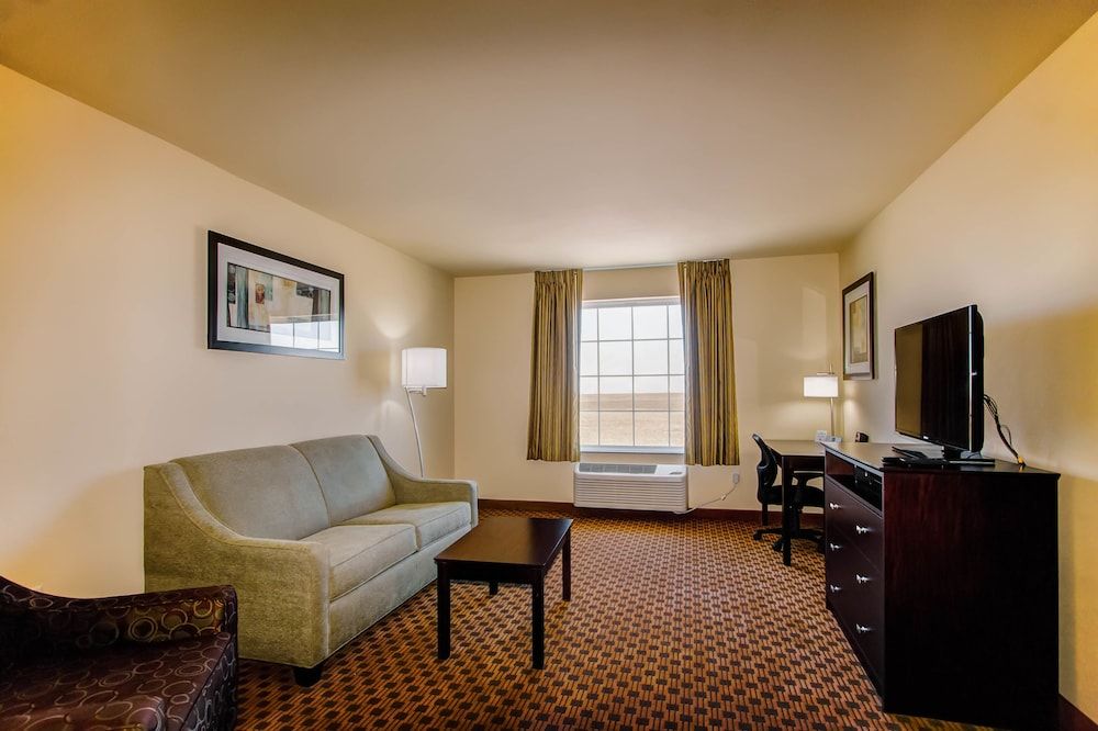 Cobblestone Inn & Suites - Eads Suite, 1 King Bed with Sofa Bed, Accessible Tub, Non Smoking 6