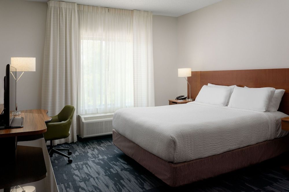 Room, 1 King Bed (Hearing Accessible)