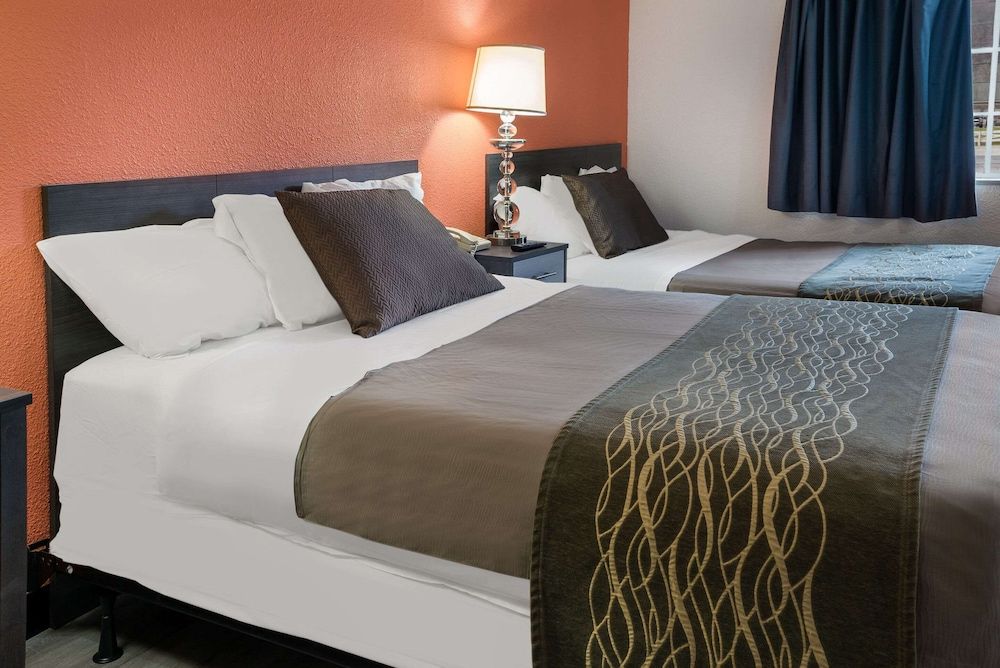 Rodeway Inn Standard Room, 2 Queen Beds, Smoking 4