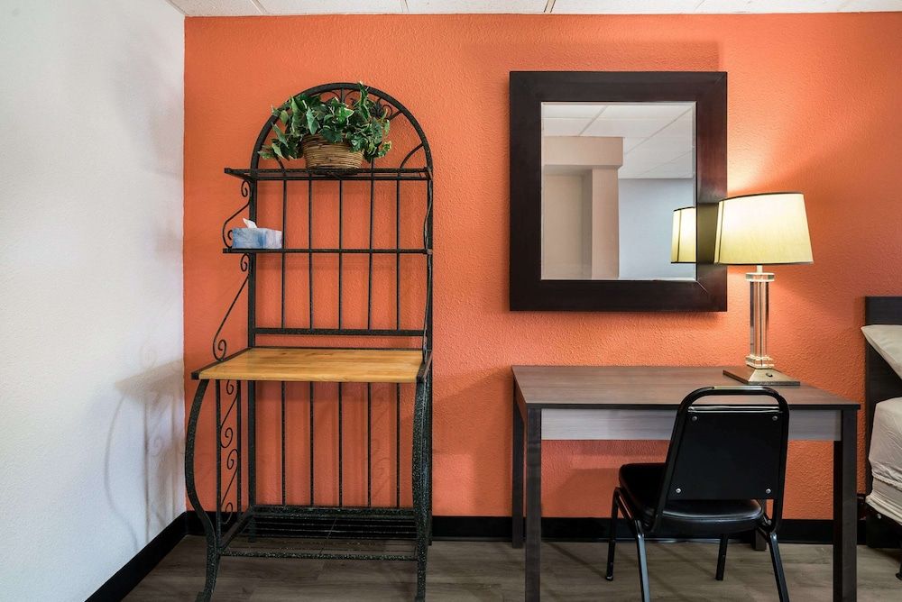 Rodeway Inn Standard Room, 2 Queen Beds, Smoking 8