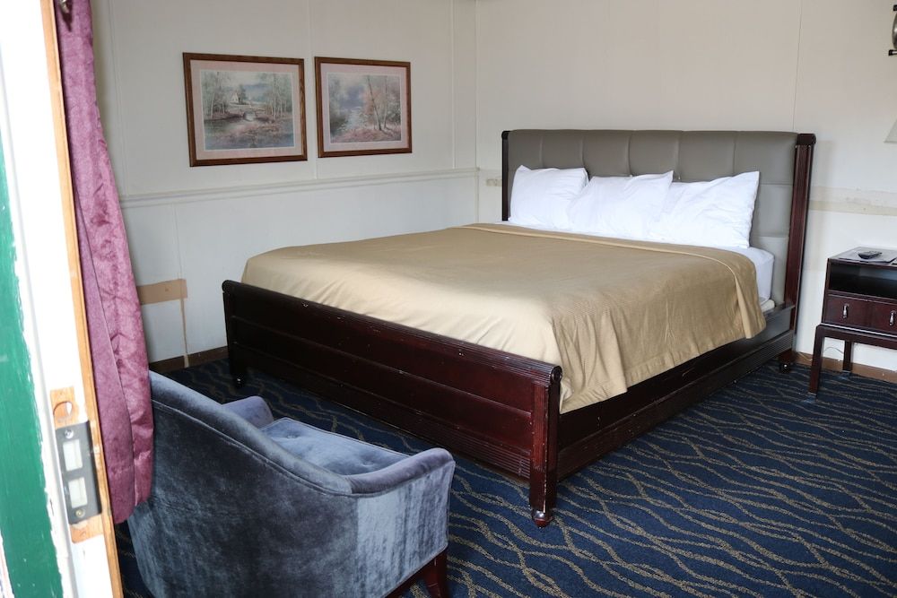 Rodeway Inn Standard Room, 1 Queen Bed, Non Smoking 8