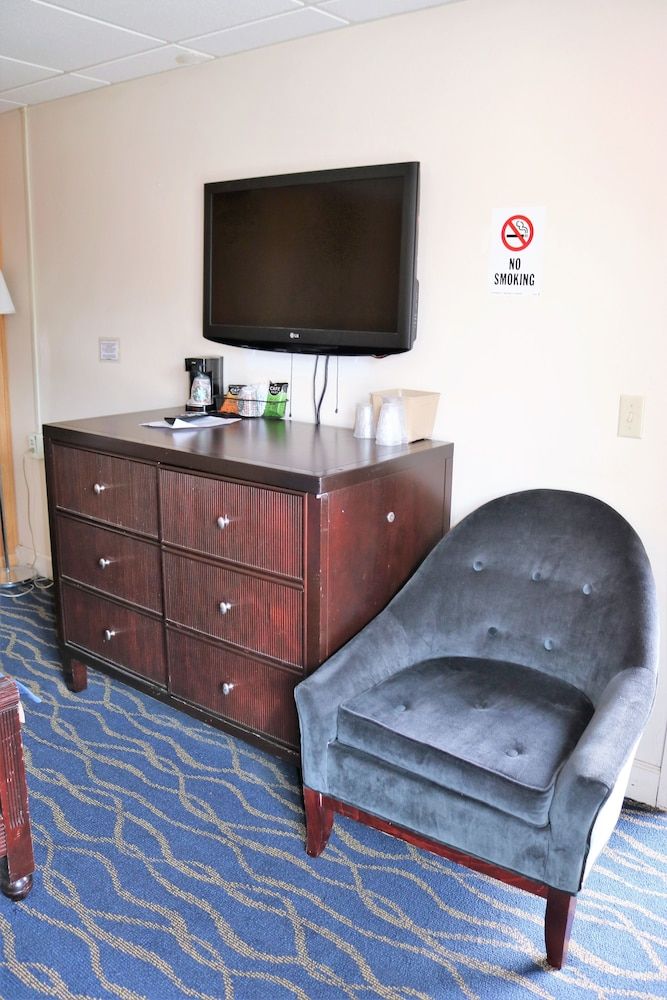 Rodeway Inn Standard Room, 1 Queen Bed, Non Smoking 35