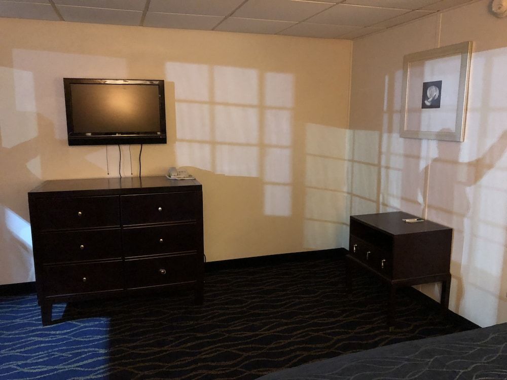 Rodeway Inn Standard Room, 1 Queen Bed, Non Smoking 25