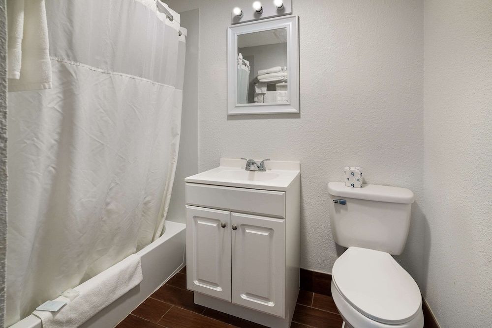 Rodeway Inn Standard Room, 2 Queen Beds, Smoking 7