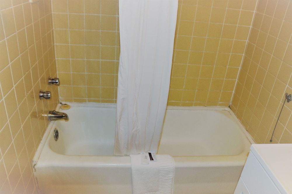 Rodeway Inn Standard Room, 1 Queen Bed, Non Smoking 19