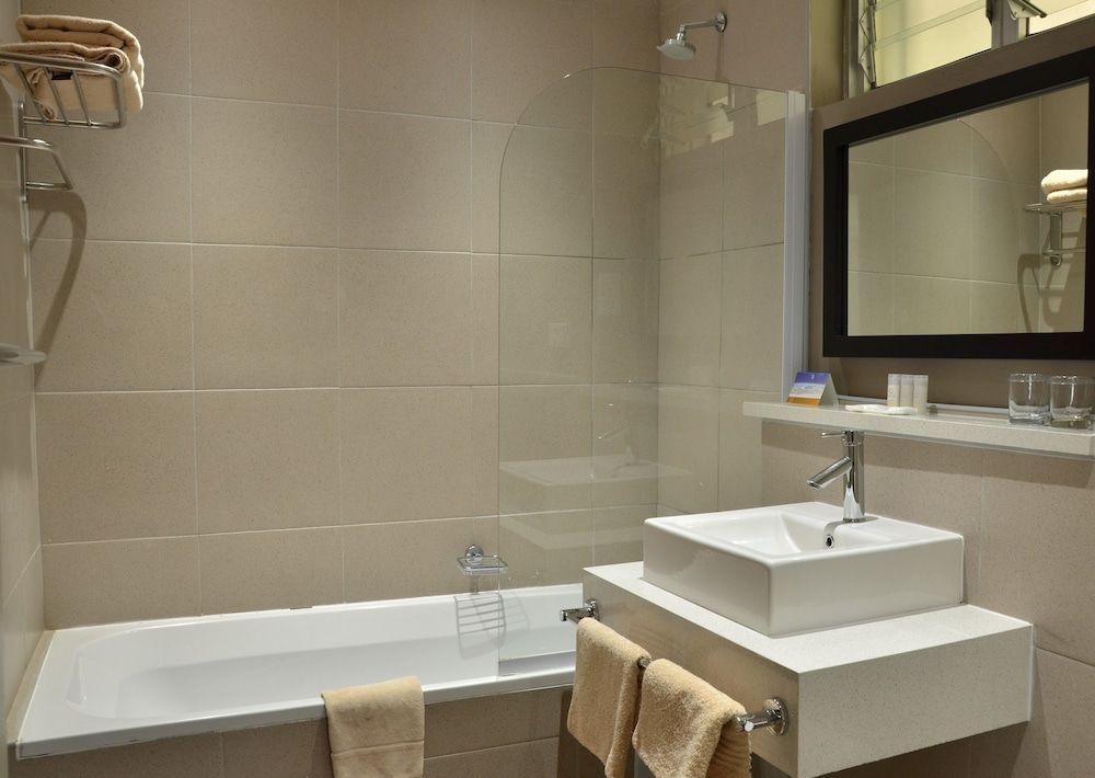 Cresta Riley's Standard Room, 2 Twin Beds, Garden View 2