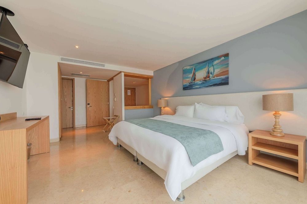Studio Suite, 1 King Bed with Sofa bed, Non Smoking