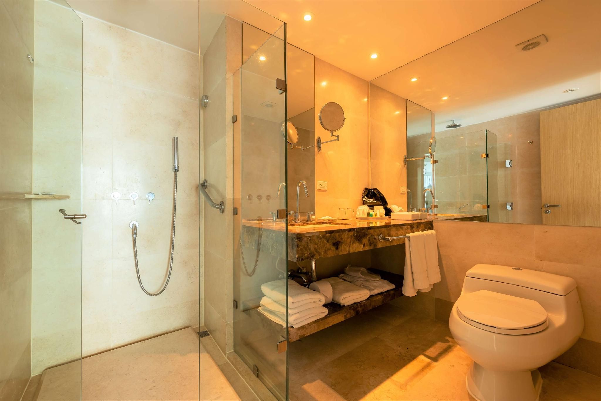 2 King Beds Studio Suite