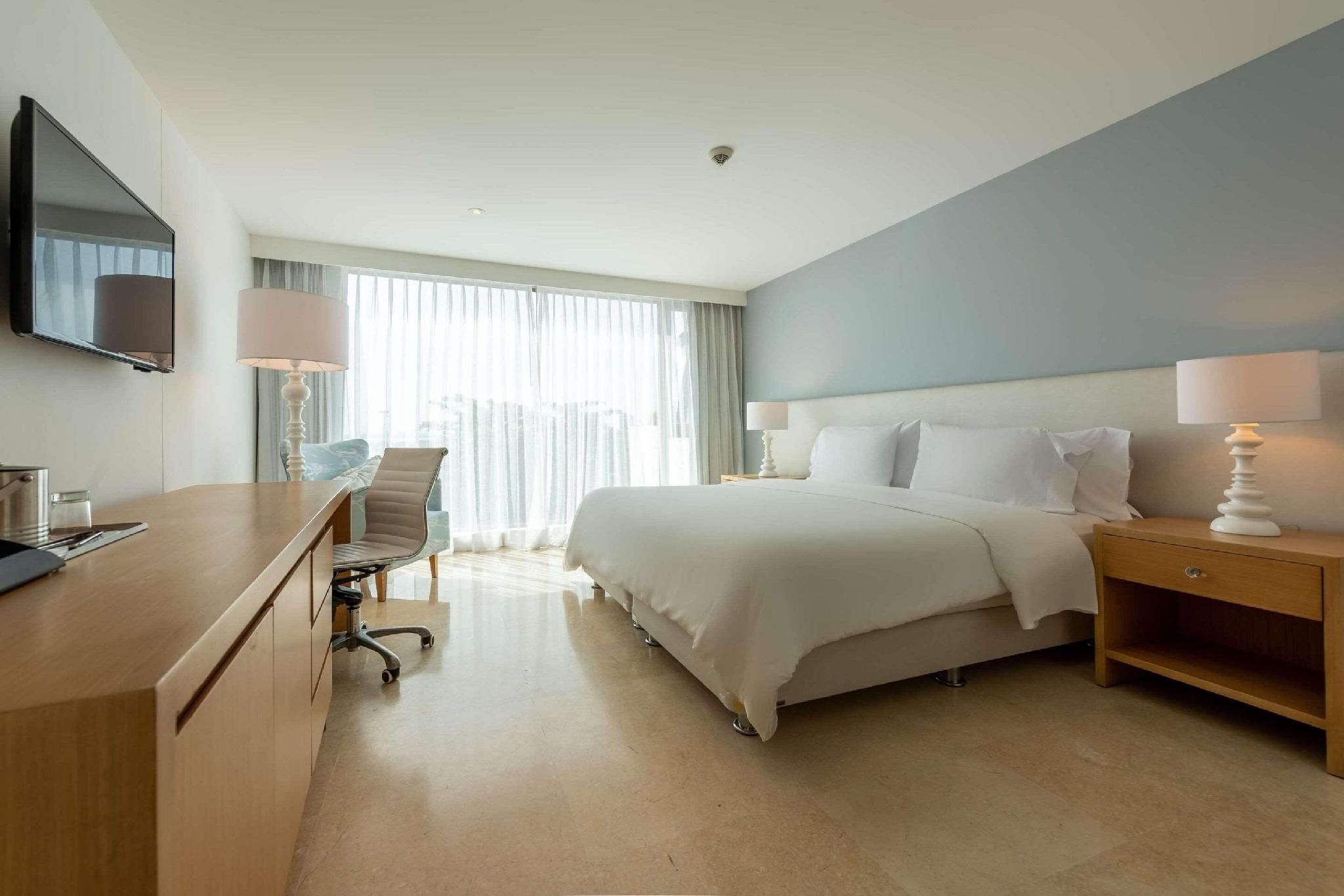 1 King Bed, 2 Single Beds, Suite, Nonsmoking, Accessible