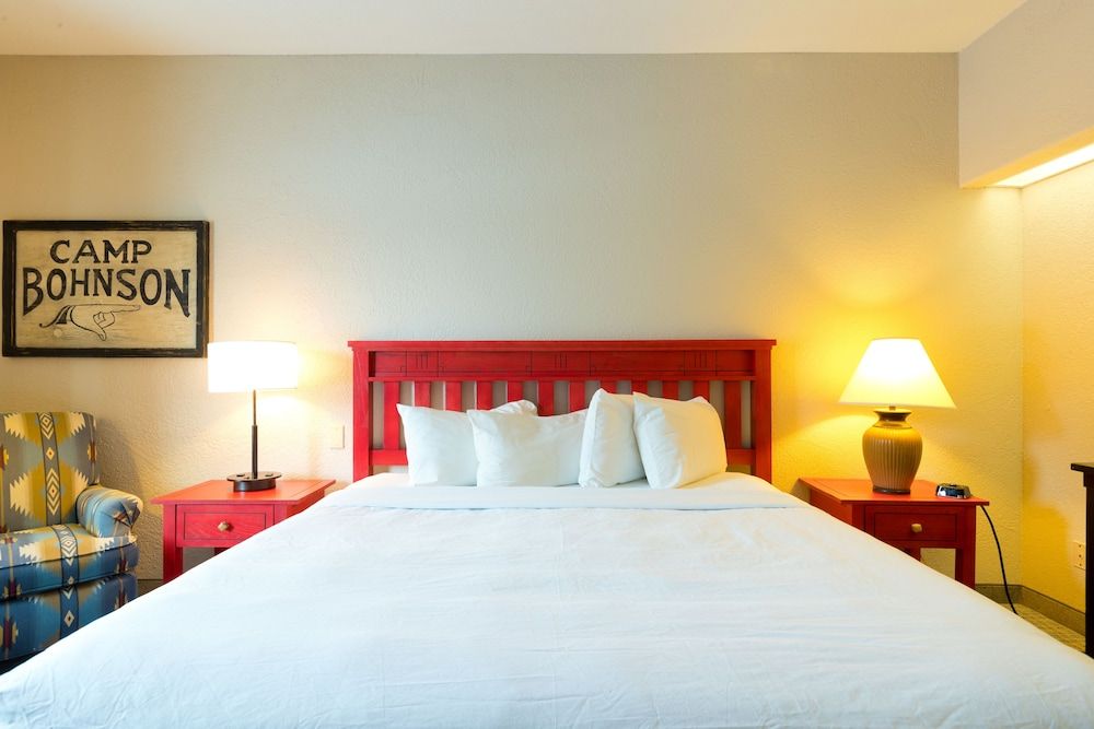 Wildwood Lodge Standard Room 3