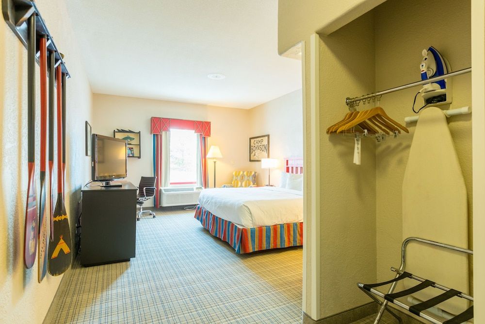 Wildwood Lodge Standard Room 2