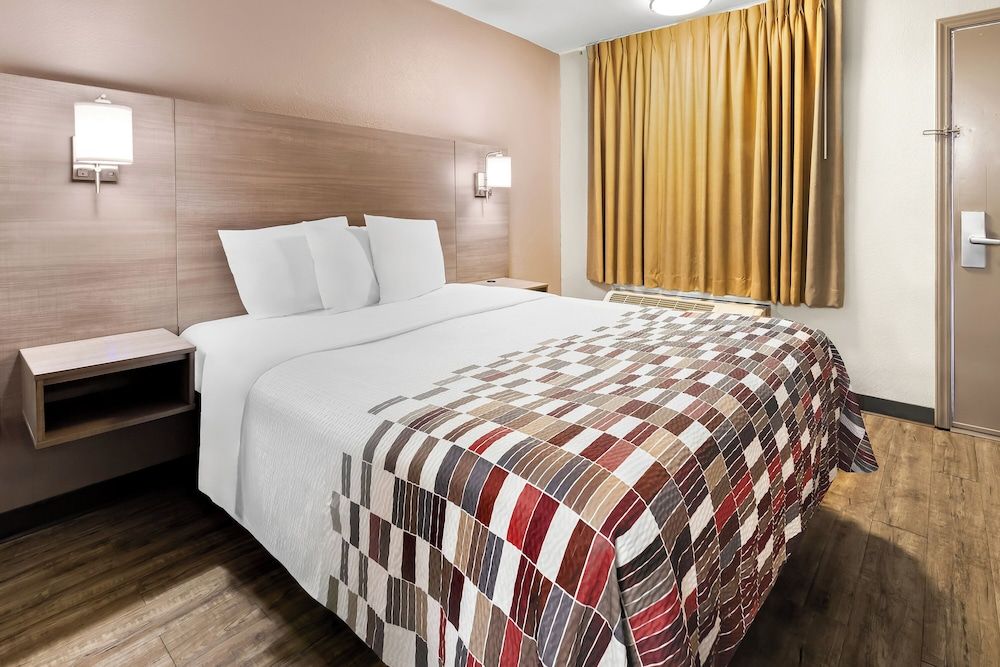 Red Roof Inn Rock Hill Superior Room, 1 King Bed, Accessible, Non Smoking