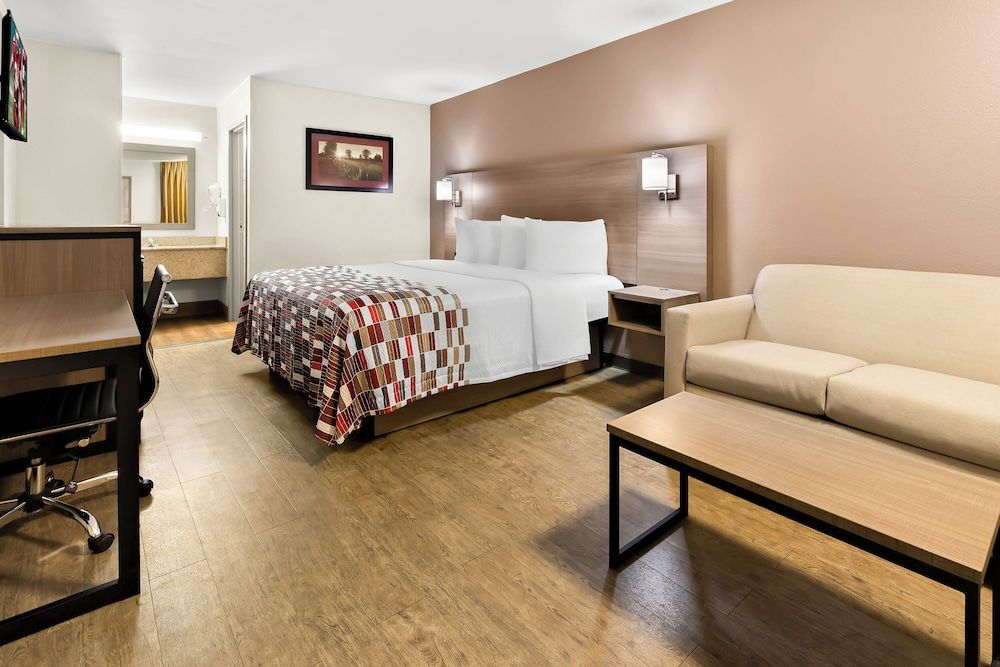 Red Roof Inn Rock Hill Superior Room, 1 King Bed, Accessible, Non Smoking 2