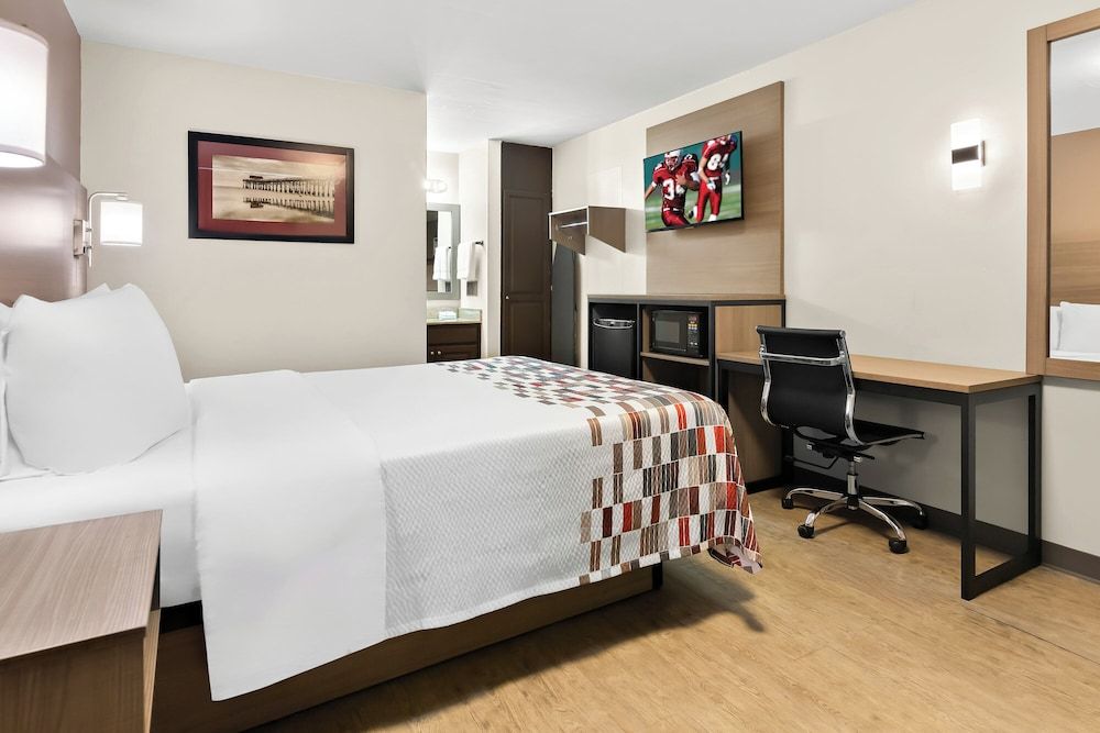 Red Roof Inn Rock Hill Deluxe Room, 1 Queen Bed, Non Smoking 2