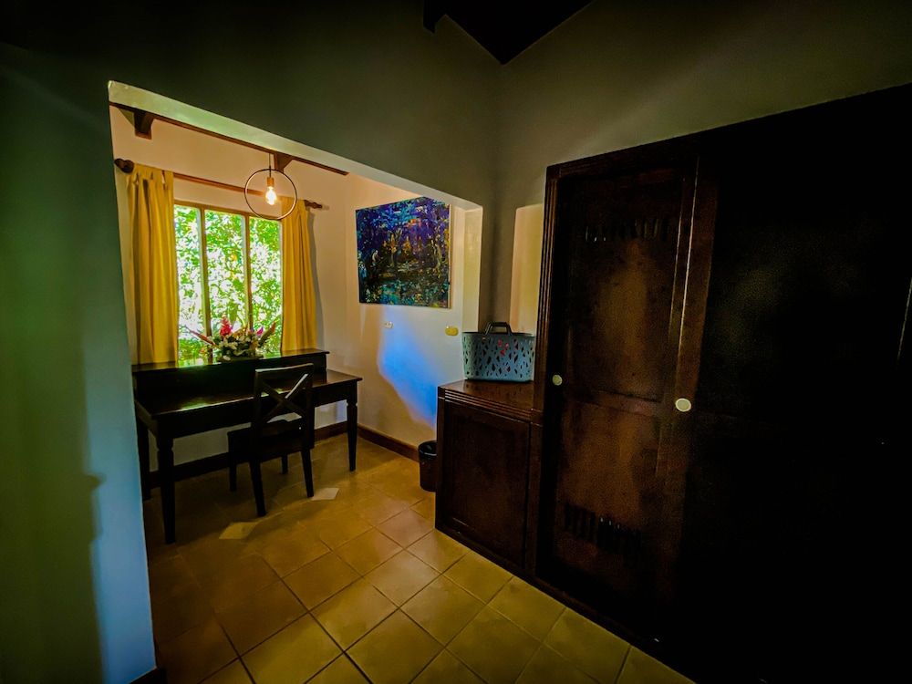 Jaco Hotel Docelunas Family Studio Suite, Patio, Garden View 5