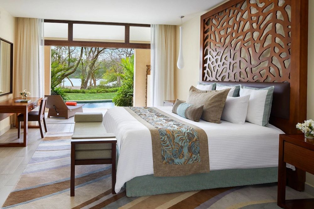 Preferred Club Presidential Suite Swimout Oceanfront