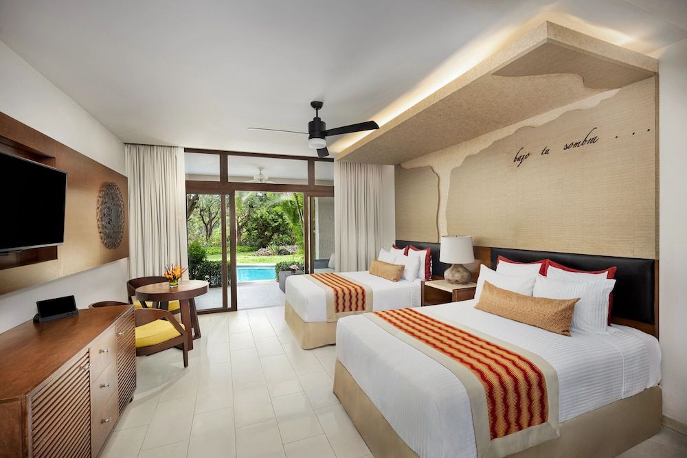Preferred Club Junior Suite Double Swim Out Tropical View