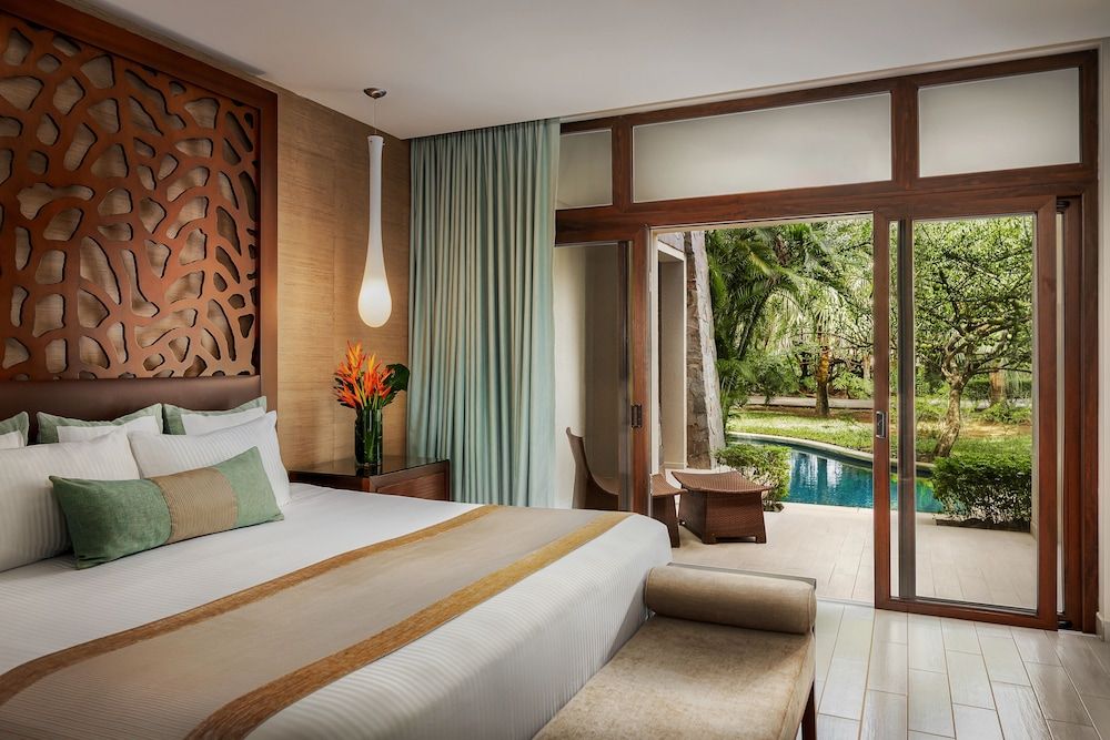 Preferred Club Master Suite Swim Out
