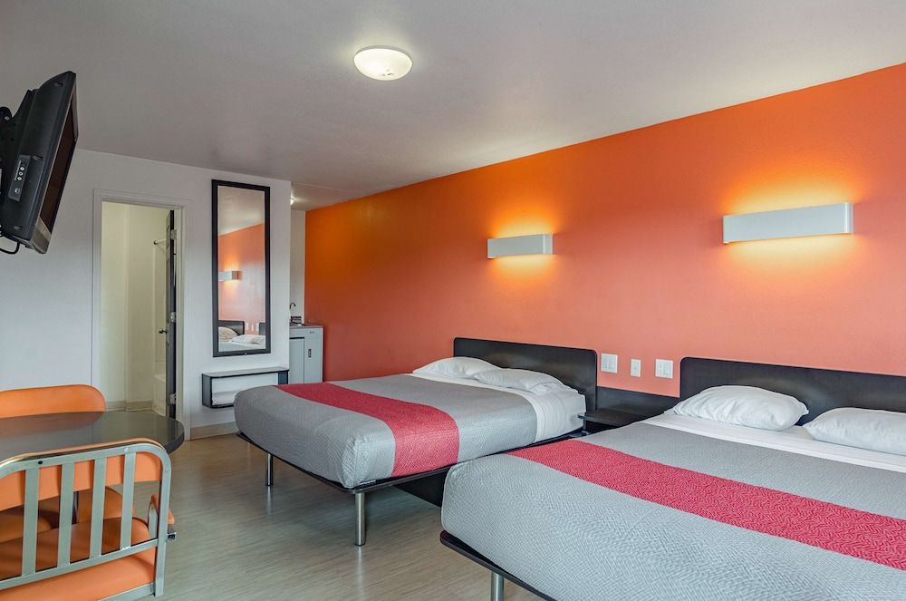 Motel 6 Riverton, WY Standard Room, 2 Double Beds, Smoking 9