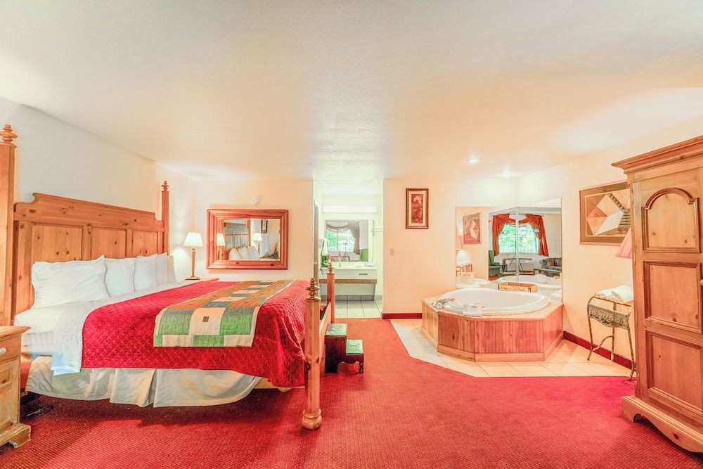Honeymoon Suite, Jetted Tub