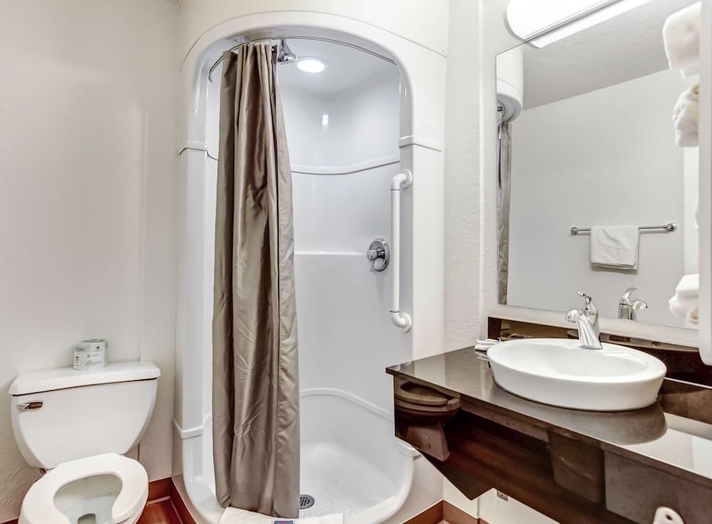 Motel 6 Medford, OR Standard Room, 1 Queen Bed, Non Smoking 9