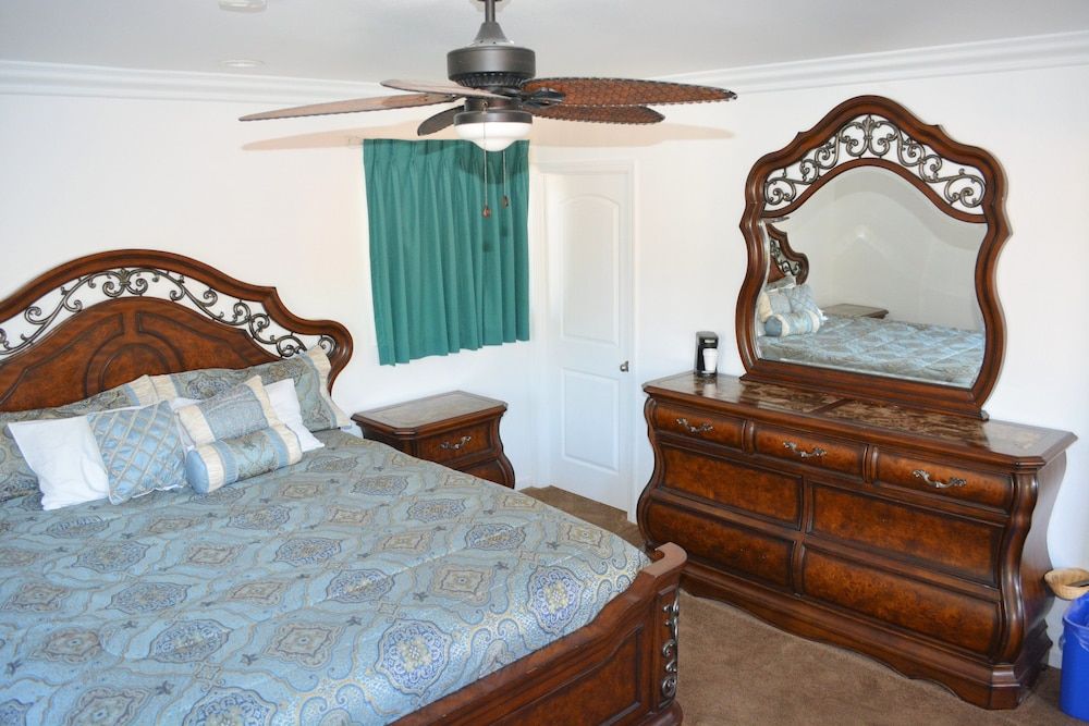 Suite, 1 King Bed, Jetted Tub