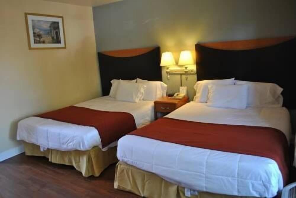 Deluxe Room, Two Queen Beds and Sofa Bed