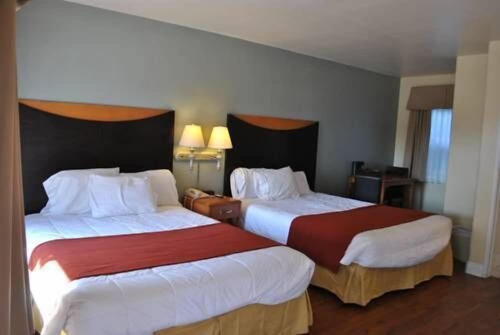 Sunset Motel Classic Room, 2 Queen Beds 3