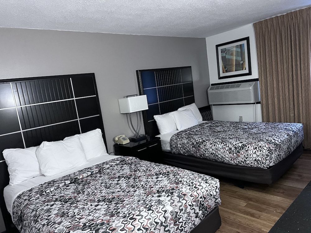 AmeriVu Inn Standard Double Room 2