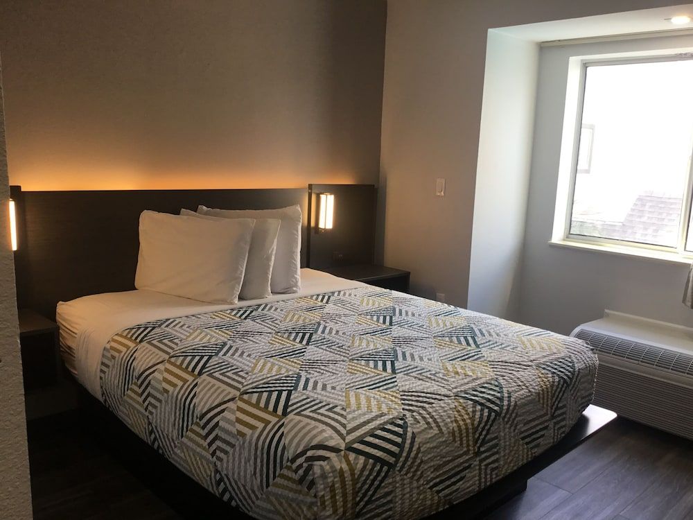 Superior Room, 1 Queen Bed, Non Smoking, Refrigerator & Microwave