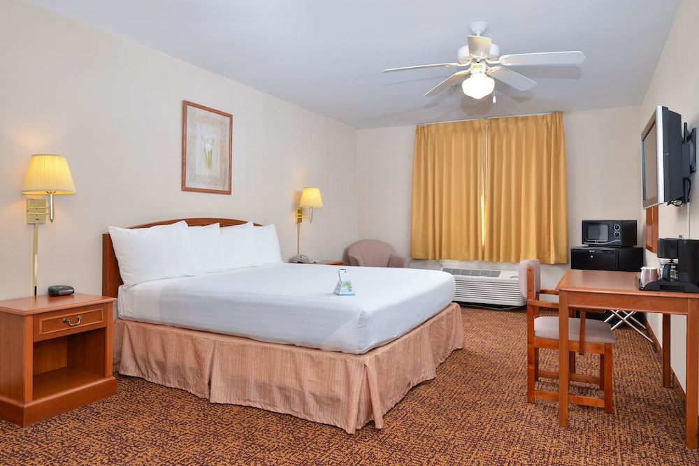 Americas Best Value Inn Westmorland Room, 1 King Bed, Accessible, Non Smoking 5