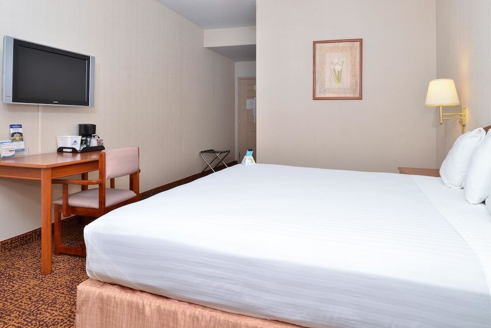 Americas Best Value Inn Westmorland Room, 1 King Bed, Accessible, Non Smoking 4