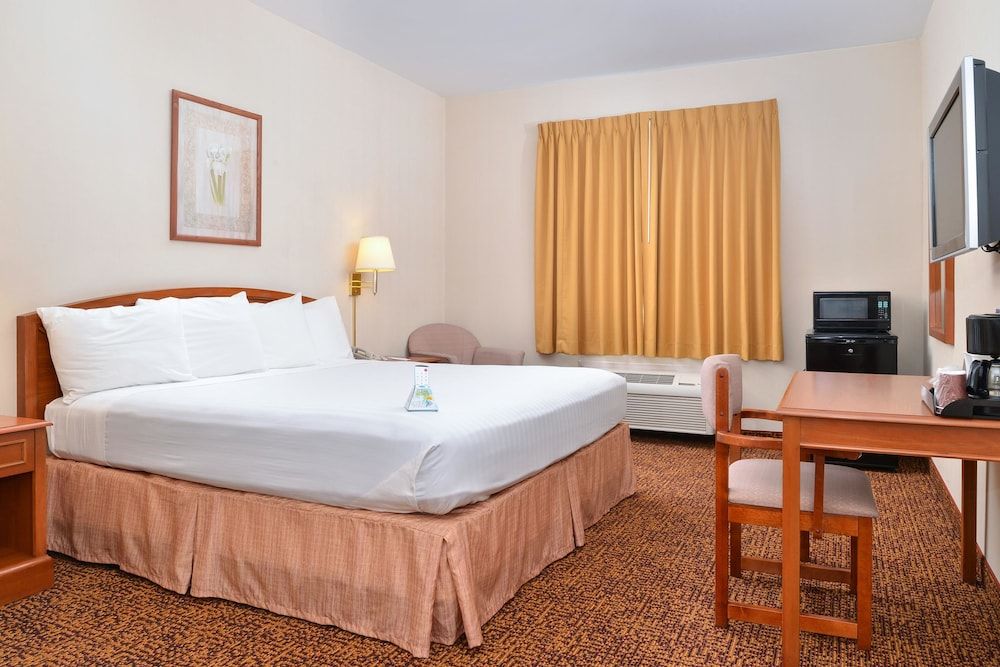 Americas Best Value Inn Westmorland Room, 1 King Bed, Accessible, Non Smoking 3