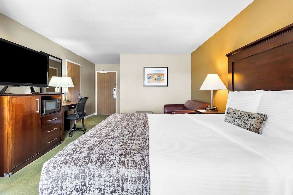 Best Western California City Inn & Suites Standard Room, 1 King Bed, Non Smoking, Refrigerator & Microwave (with Sofabed)