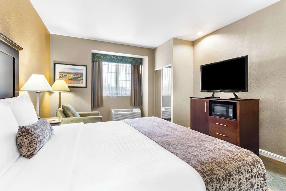 Best Western California City Inn & Suites Standard Room, 1 King Bed, Accessible, Refrigerator & Microwave (with Sofabed)