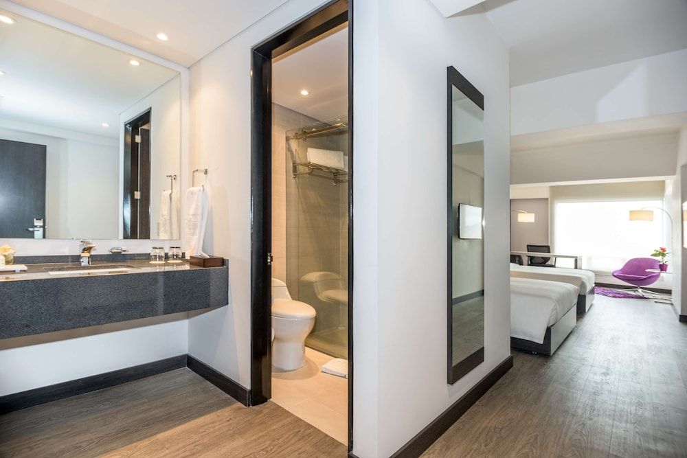 NH Bogotá Urban 26 Royal Standard Room (Extra Bed 3 Adults) 4