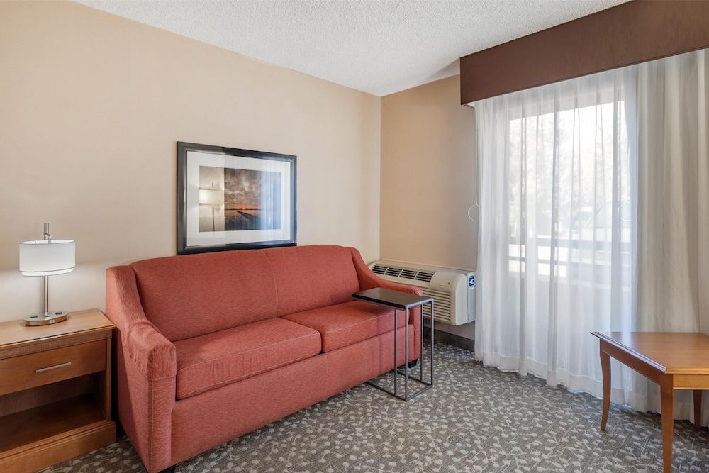 Best Western Plus Oak Harbor Hotel & Conference Center Standard Room, 1 Queen Bed, Accessible, Bathtub 4