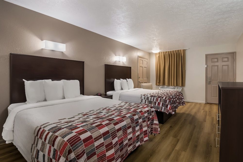 Red Roof Inn Crossville Deluxe Room, 2 Double Beds, Non Smoking 6